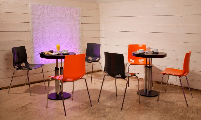 Krzesło Fondo Arm Seat Plus-wizualizacja-restauracja.jpg