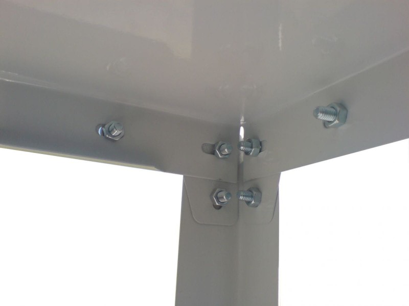 Regał metalowy 7-półkowy górny róg od środka.JPG