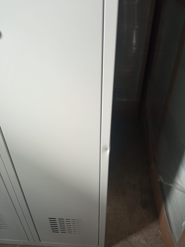 zdjięcie uszkodzenia szafy Sum 320W-4.jpg