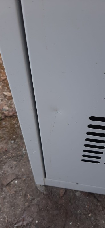 zdjięcie uszkodzenia szafy Sum 320W-8.jpg