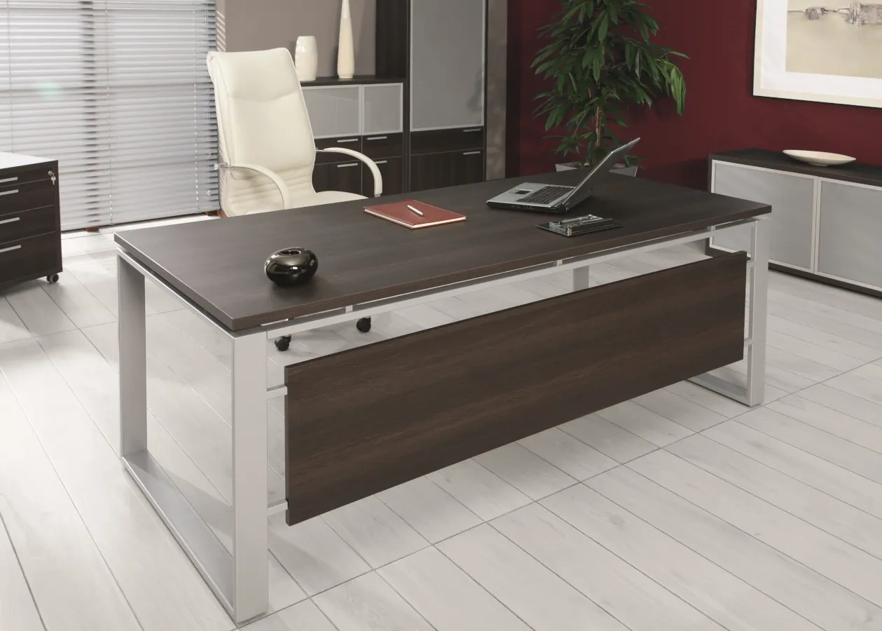 Meble warsztatowe na wymiar czy gotowe? Wybierz idealne rozwiązanie do swojego warsztatu